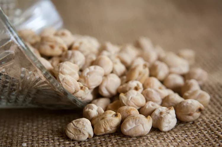 7 Reasons Why You Should Add Chickpeas In Your Diet