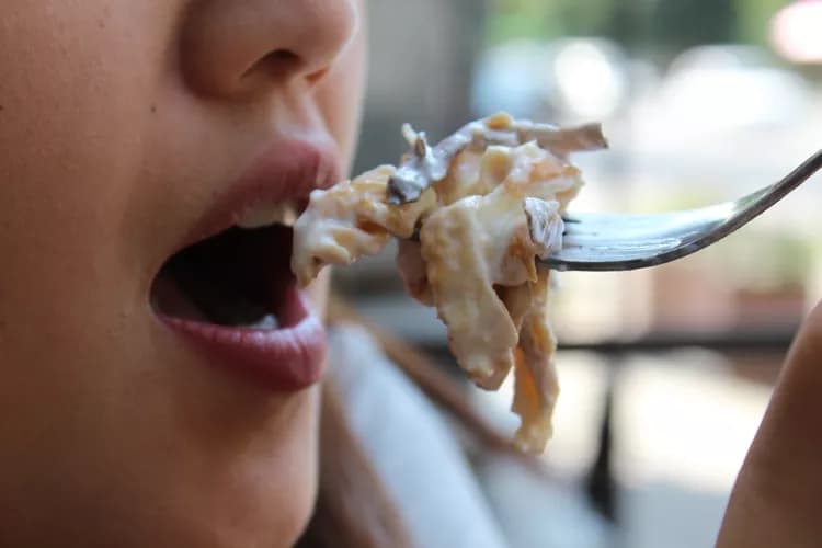 Brain Signals After A Meal Respond To Food Pictures More In Obese Than Lean Kids