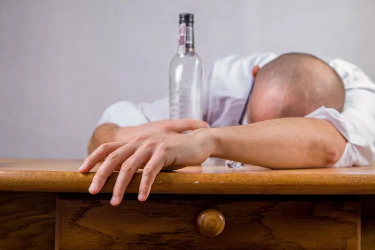 Alcohol-Induced Brain Damage Continues After Alcohol Is Stopped