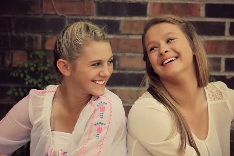 Mothers Should Be Cautious When Discussing Weight With Daughters, Study Suggests