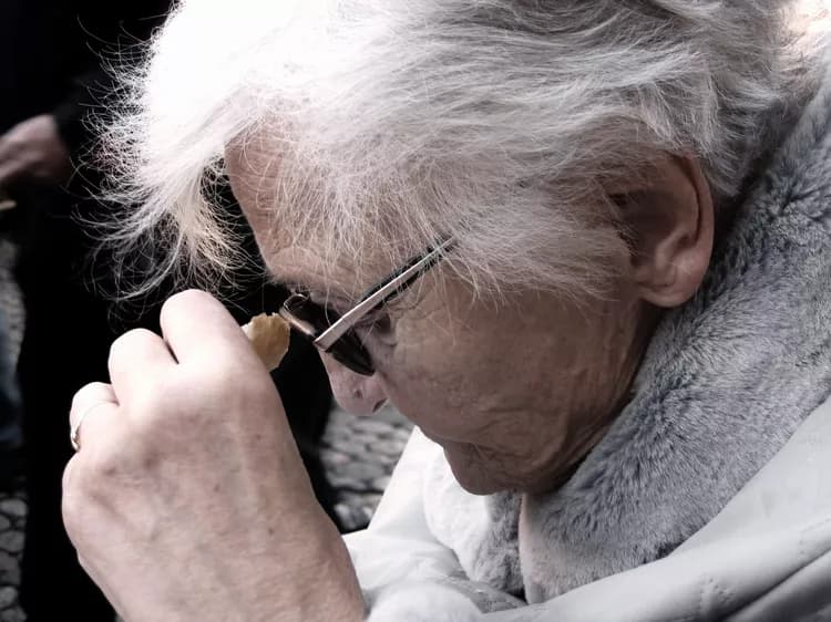 Elderly Who Have Trouble Identifying Odors Face Risk Of Dementia