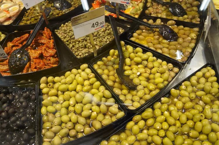 Green vs. Black Olives: What Is Healthier?