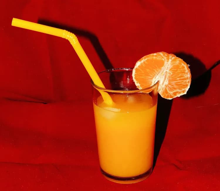 The Positive And Negative Health Effects Of Drinking Orange Juice