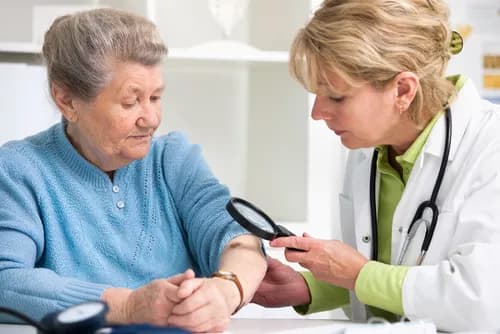 Patients May Live Longer If  Doctors Are Female Rather Than Male
